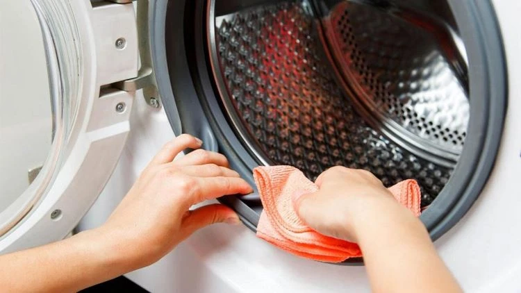 Cách vệ sinh máy giặt cửa ngang​